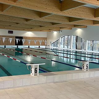 bassin sportif intérieur de La Confluence - Agrandir l'image, .JPG 140 Ko (fenêtre modale)