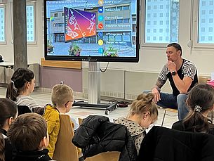 Cyril Julian à la rencontre des enfants de l'école Louis Guingot de Custines - Agrandir l'image, .JPG 2 Mo (fenêtre modale)